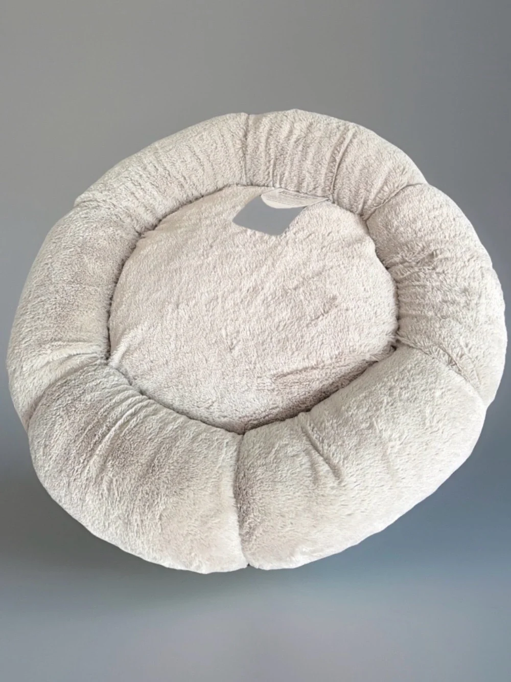 Friends Forever Size Small Flower Donut Dog/Cat Pet Bed. 23” in Diameter. NWT.